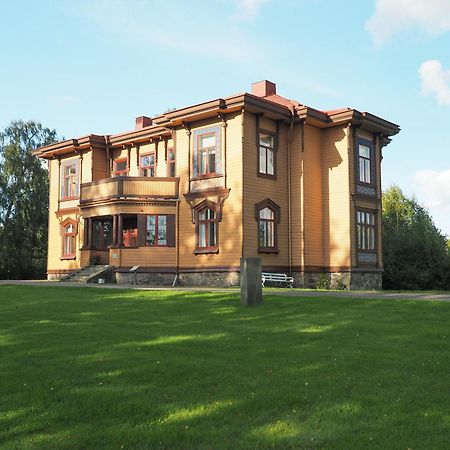 Naeaes Slott Guest House Floda  Exterior photo