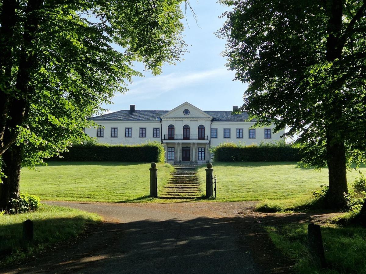 Naeaes Slott Guest House Floda  Exterior photo