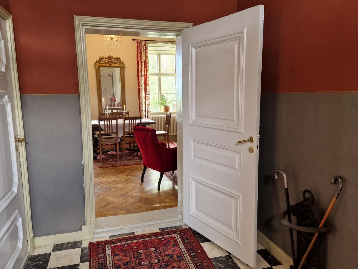 Naeaes Slott Guest House Floda  Exterior photo