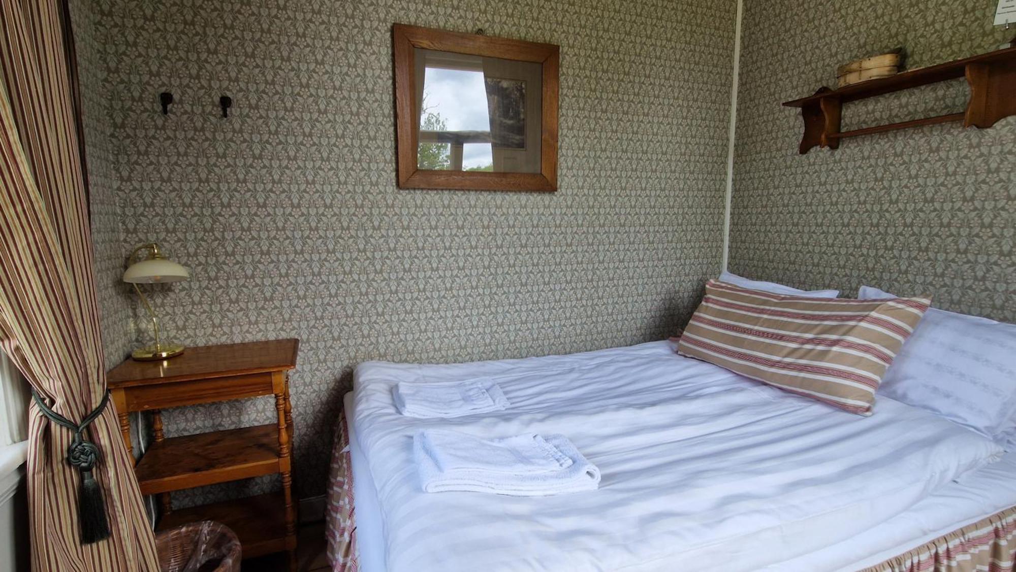 Naeaes Slott Guest House Floda  Exterior photo